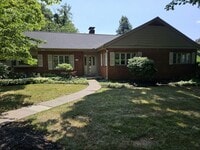 Building Photo - 3 Bedroom  Available June 8th  2026