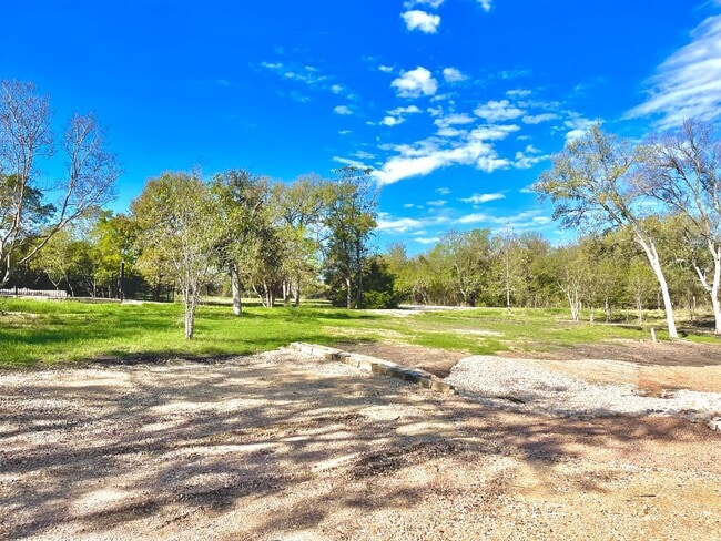 Building Photo - House on 5 Acres East of Austin!