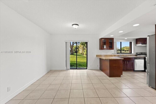 Building Photo - 181 Wimbledon Lakes Dr