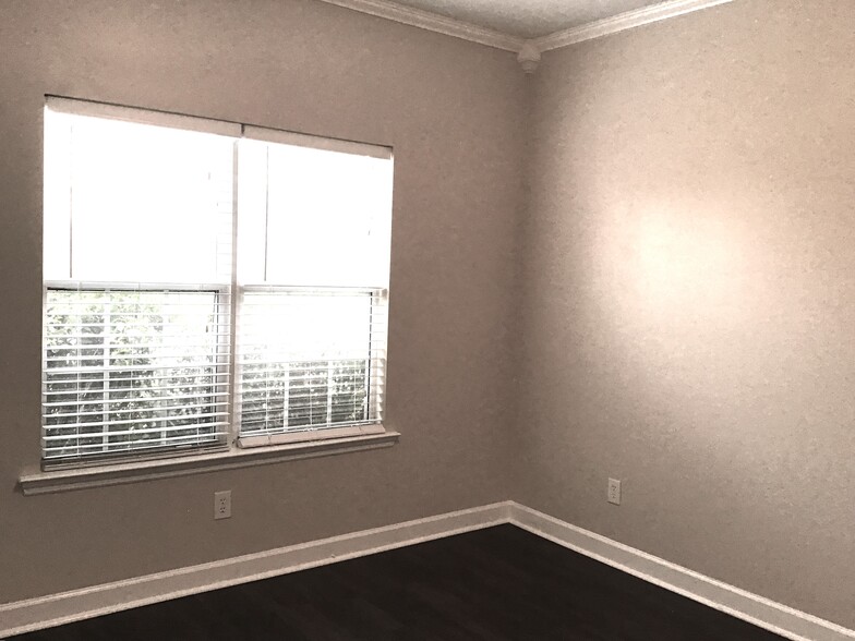 Building Photo - 202 Curico Ln