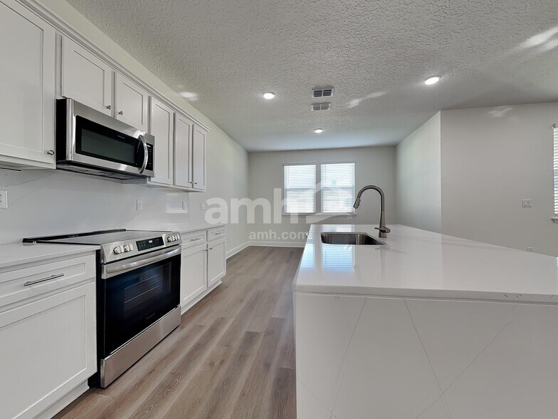 Building Photo - 11440 Bay Hl Cir