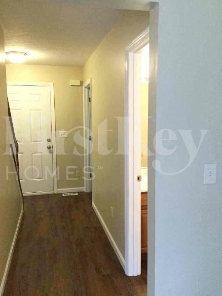 Building Photo - 8218 Melrose Ln