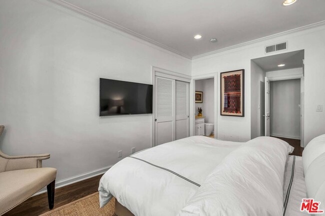 Building Photo - 11745 Montana Ave