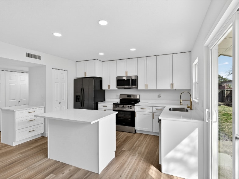 Building Photo - 6013 Cedar Ln