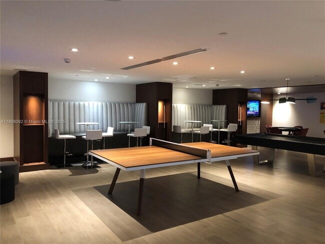 Building Photo - 300 Sunny Isles Blvd