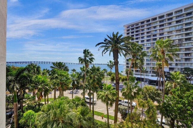 Building Photo - 1450 Brickell Bay Dr