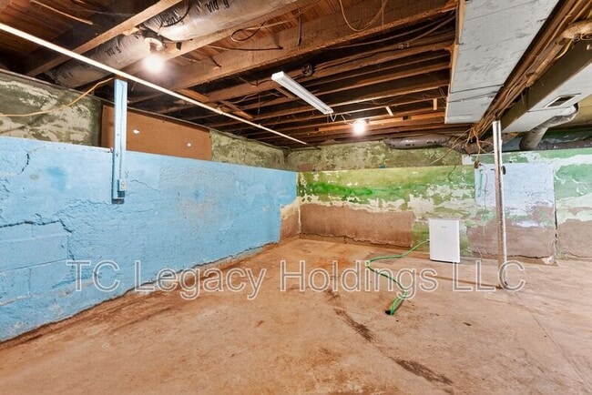 Building Photo - 115 Martin St