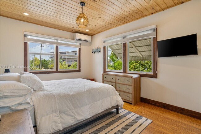 Building Photo - 235 Tavernier Dr