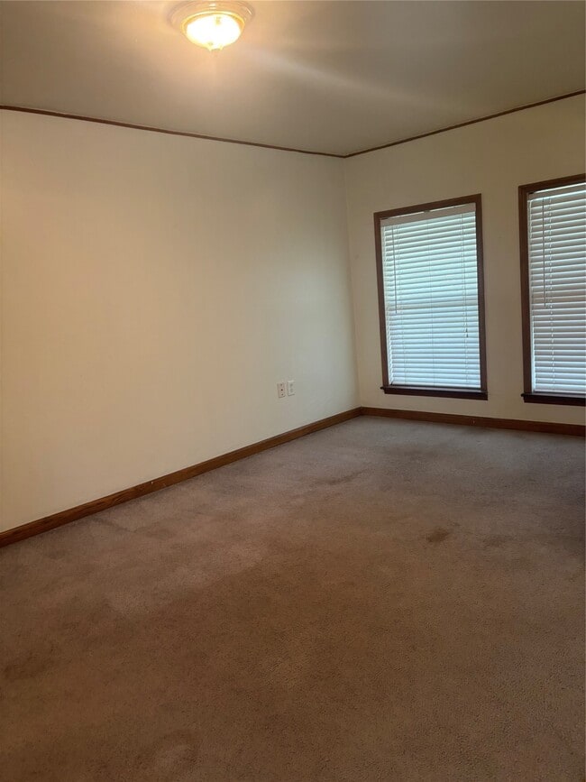 Building Photo - 4713 Saxon St