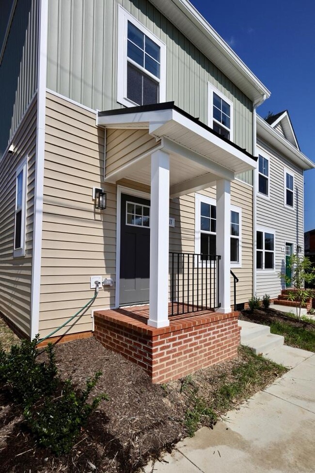 Building Photo - 811 S Cameron St