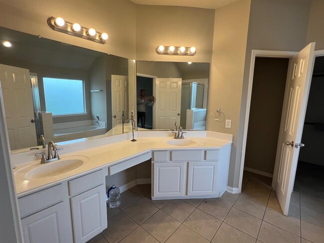 Building Photo - 3821 Armand Dr