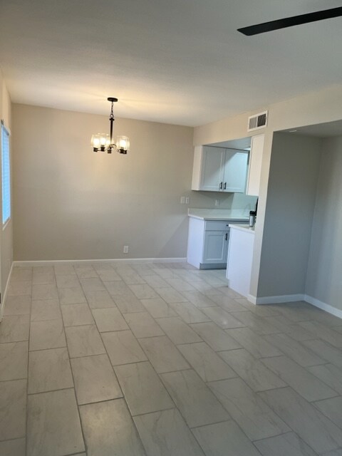 Building Photo - 286 W Palomino Dr