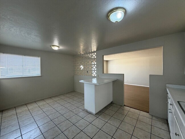 Building Photo - 1020 Taos Dr