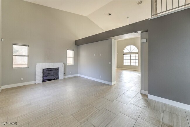 Building Photo - 20 Fantasia Ln