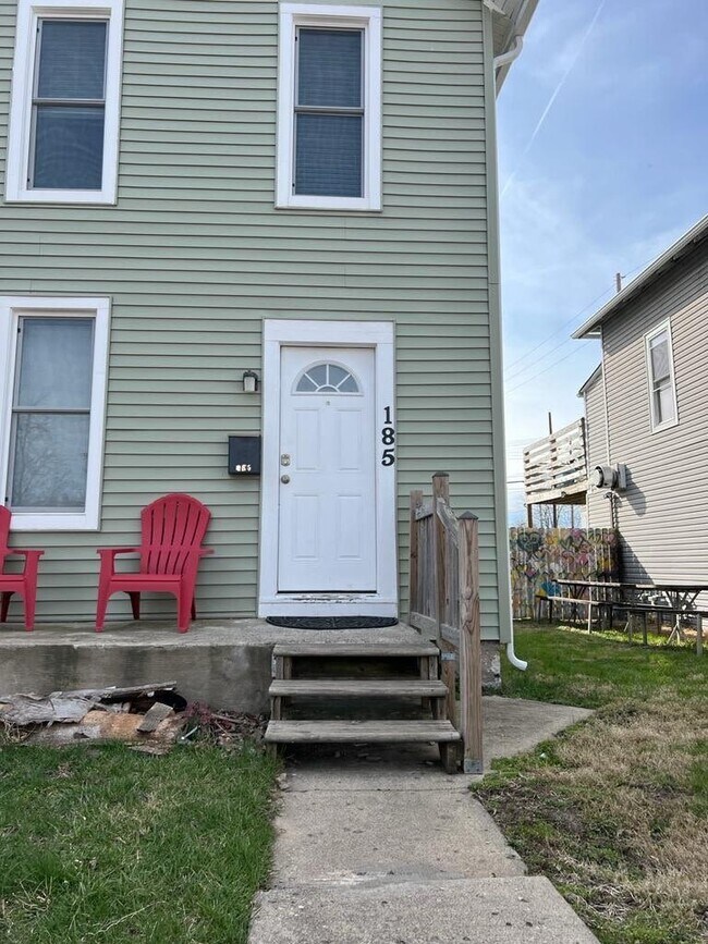 Building Photo - 185 S Cypress Ave