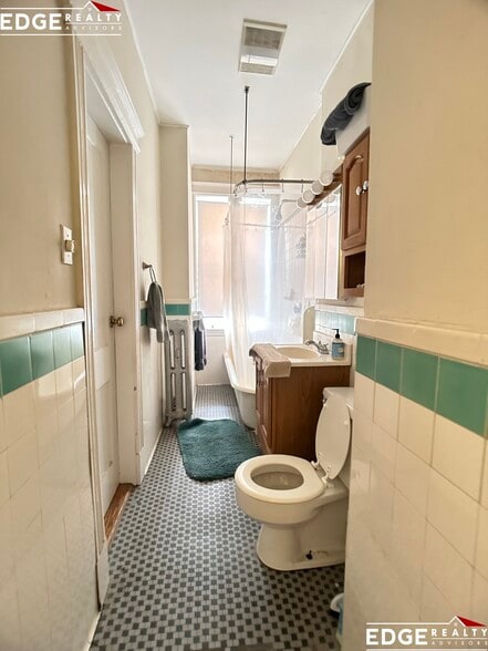 Building Photo - 26 Park Vale Ave