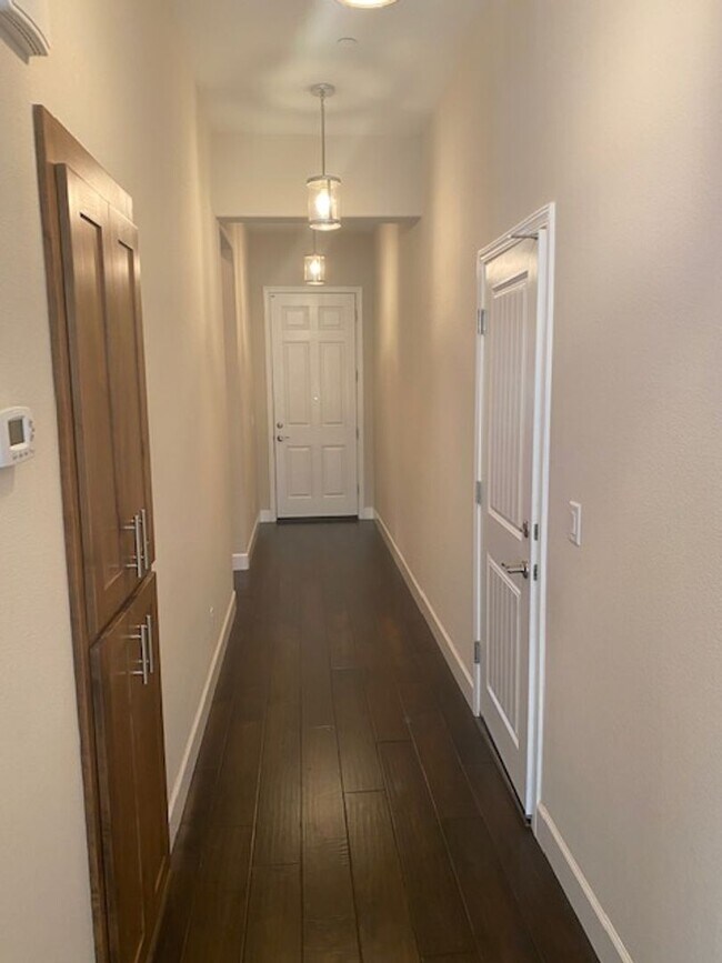 Building Photo - 2256 Ranch View Dr