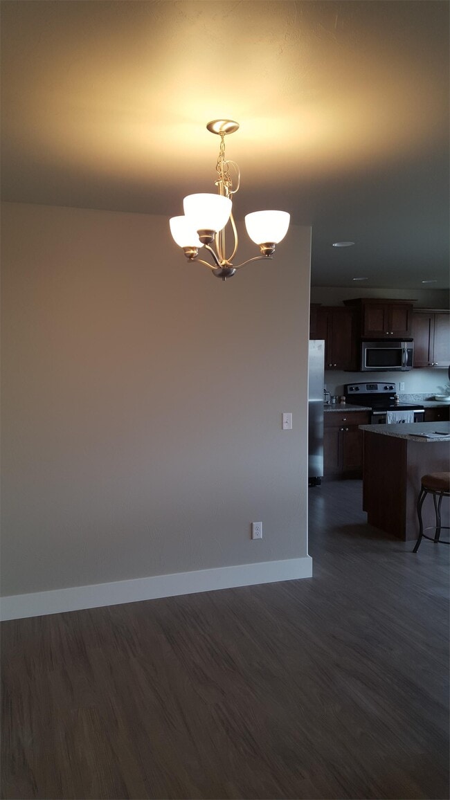 Building Photo - 726 Forest Glen Dr