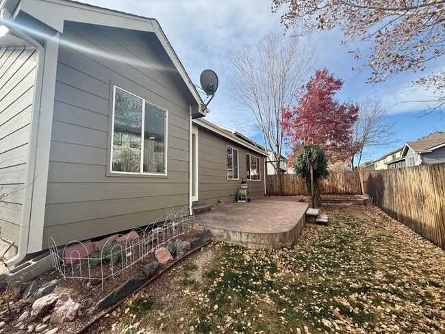 Building Photo - 3 bedroom, 2 Bath Ranch Home with 2 Car Attached Garage (WEEKLY MOWING INCLUDED) in South Fort Co...