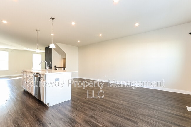 Building Photo - 12 Kohlmyer Dr