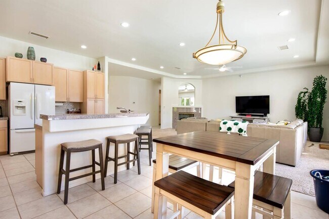 Building Photo - 40741 Avenida Solana