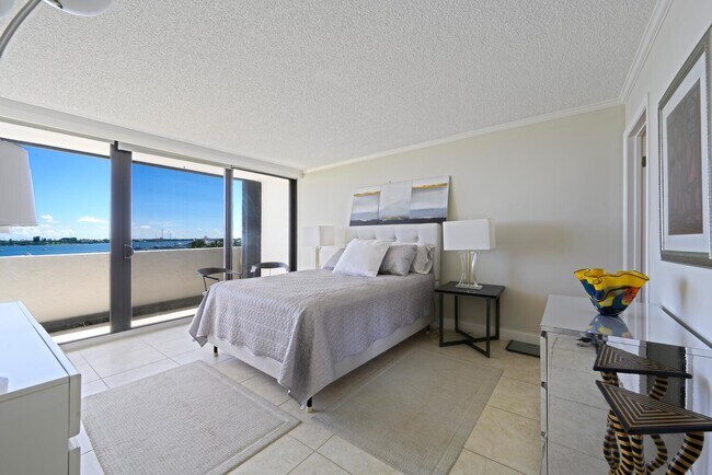 Building Photo - 5200 N Flagler Dr