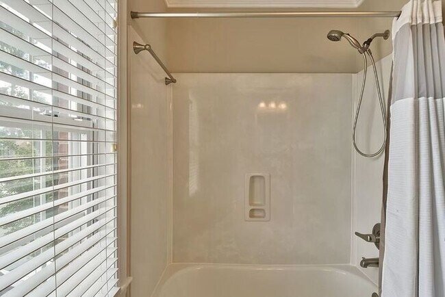 Building Photo - Wildewood in Northeast Columbia--Offering Self Guided Tour with RENTLY!