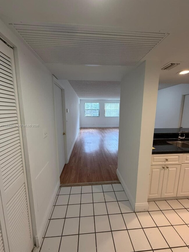 Building Photo - 8160 Geneva Ct