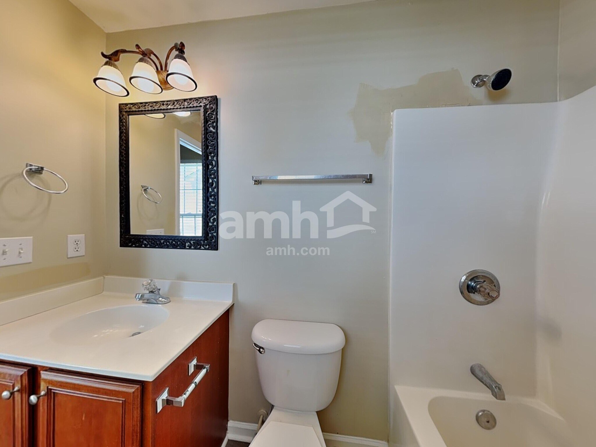 Building Photo - 1860 Oakhurst Park Ln