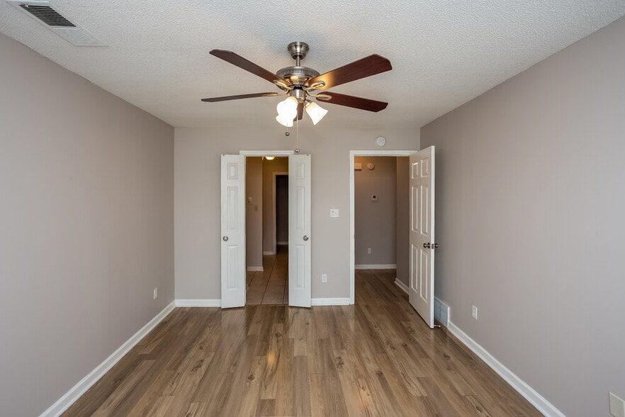 Building Photo - 6853 Ranch Ridge Cove E