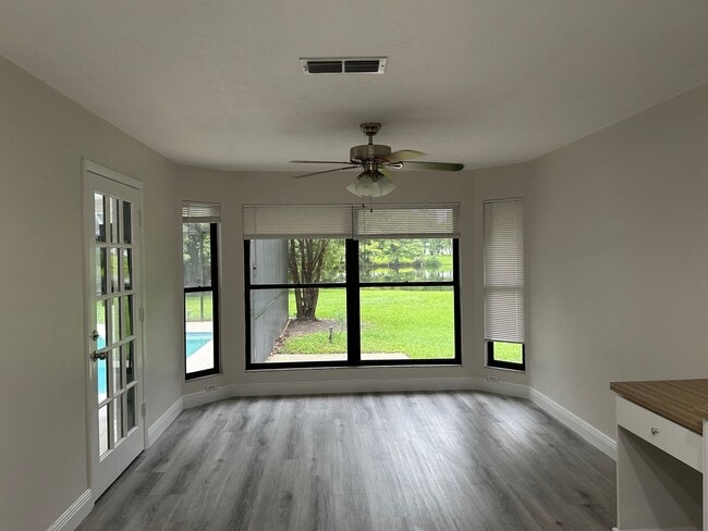 Building Photo - Water view - Pool home