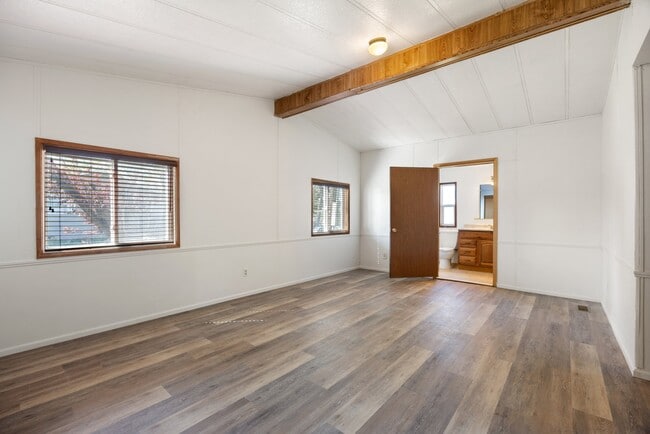 Building Photo - 614 S Andes Rd
