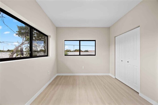 Building Photo - 630 NE 166th St