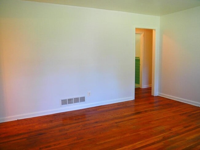 Building Photo - 1457 Thunderwood Ln SW