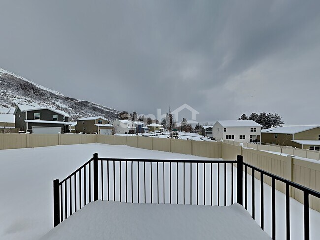 Building Photo - 3028 E S Village Dr