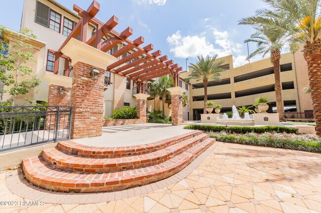 Building Photo - 605 Silverstone Rd