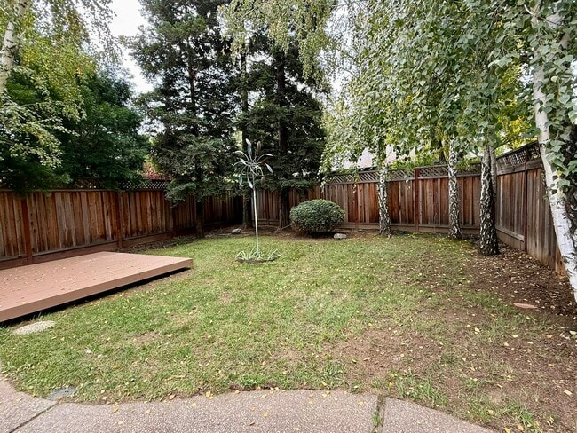 Building Photo - 620 Oriole Ave