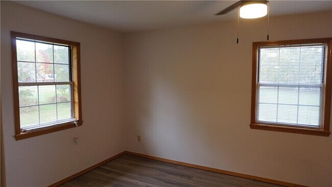 Building Photo - 107 N Elm Springs Rd