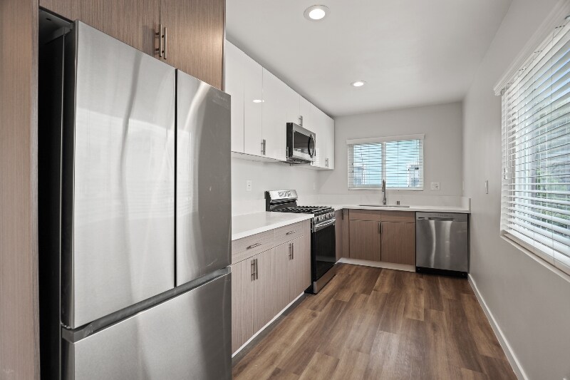 Building Photo - 1358 W 36th St