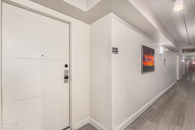 Building Photo - 535 W Thomas Rd