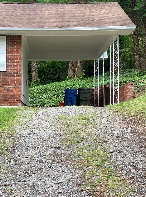 Building Photo - 3 Bedroom 2 Bathroom one level home.