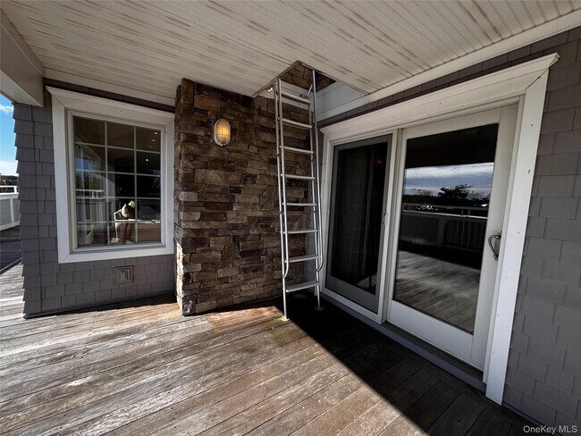 Building Photo - 510 Shore Dr