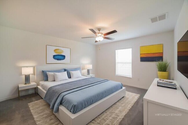 Building Photo - Lovely 3 Bedroom Home