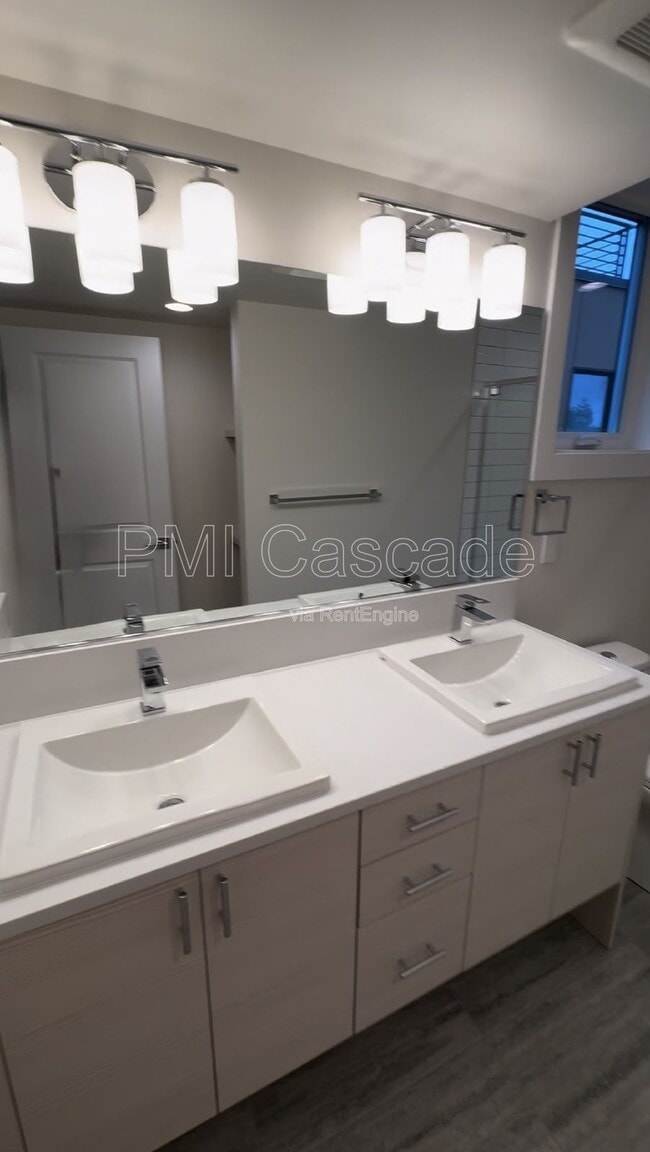 Building Photo - 9227B 16th Ave SW