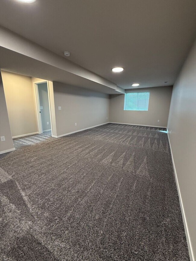 Building Photo - 7013 Claystone Dr