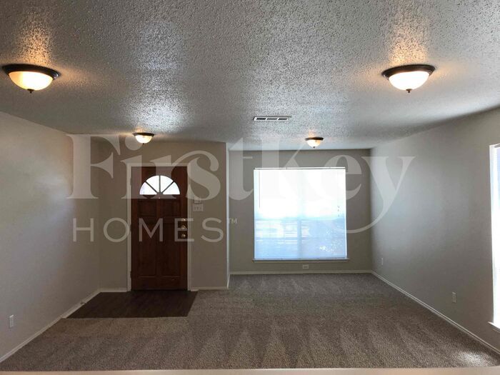 Building Photo - 5704 Creekhollow Dr