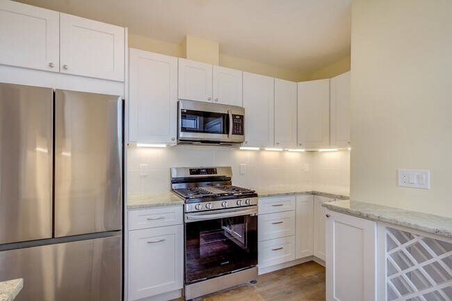 Building Photo - 321 Tappan St