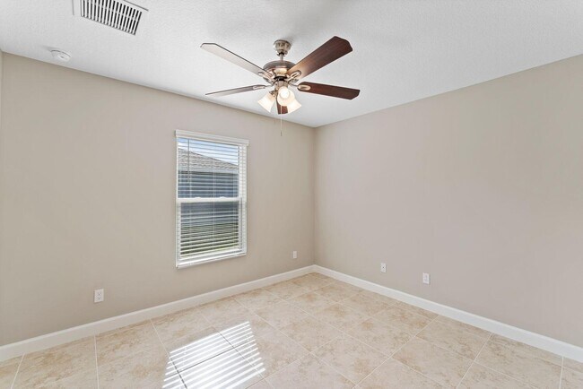 Building Photo - 440 SE Asbury Ln