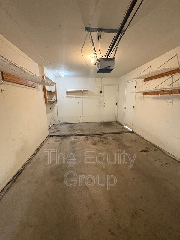 Building Photo - 2408 W Packwood Dr