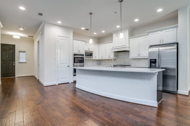 Building Photo - 6208 Exeter Ave